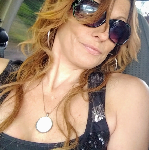 Poshmark profile picture for @mentioned